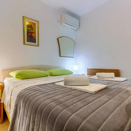 2-bdr With Shared Garden 3 Min Walk To Спліт