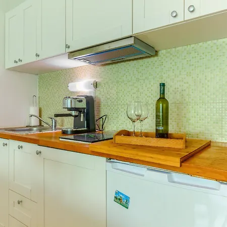 2-bdr With Shared Garden 3 Min Walk To Split