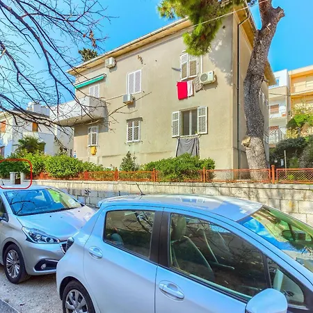 2-bdr With Shared Garden 3 Min Walk To Apartman *