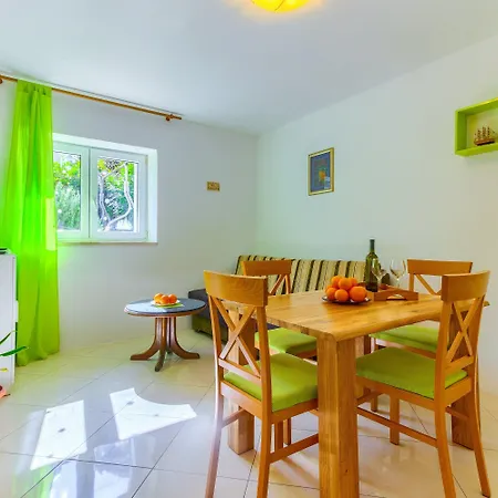 2-bdr With Shared Garden 3 Min Walk To Апартаменти Спліт