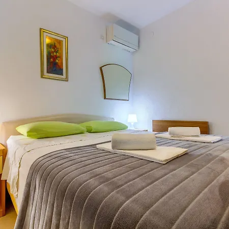 2-bdr With Shared Garden 3 Min Walk To Спліт