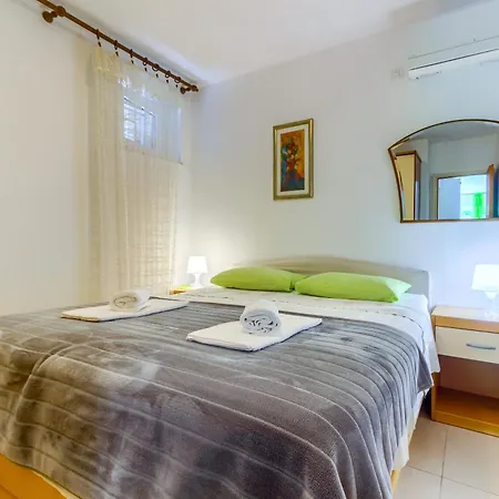 2-bdr With Shared Garden 3 Min Walk To * سبليت