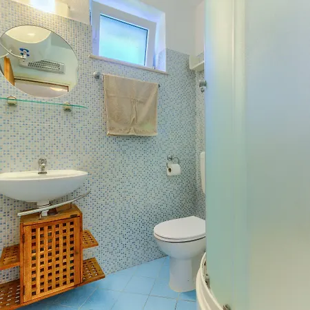 2-bdr With Shared Garden 3 Min Walk To شقة