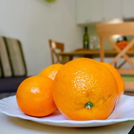 2-bdr With Shared Garden 3 Min Walk To شقة